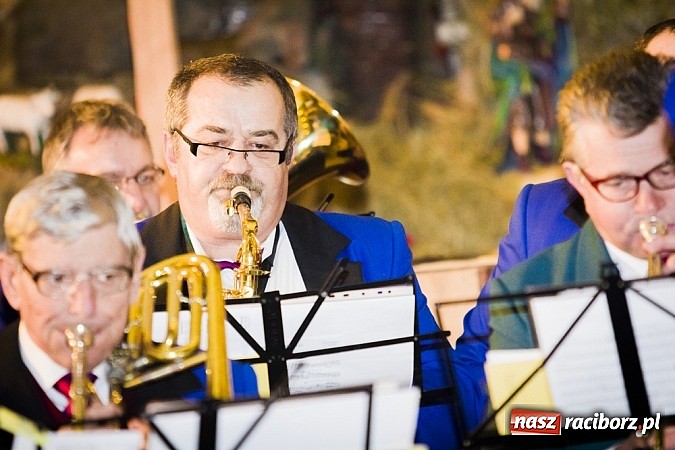 Zdjęcie w galerii na portalu naszraciborz.pl: Wspólne kolędowanie z orkiestrą Rafako wiadomości z regionu