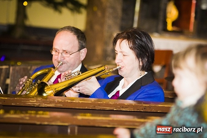 Zdjęcie w galerii na portalu naszraciborz.pl: Wspólne kolędowanie z orkiestrą Rafako wiadomości z regionu