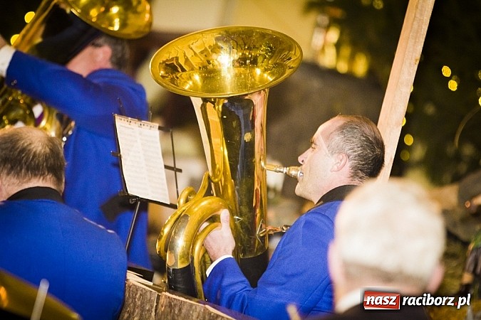 Zdjęcie w galerii na portalu naszraciborz.pl: Wspólne kolędowanie z orkiestrą Rafako wiadomości z regionu
