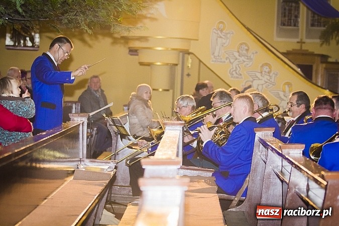 Zdjęcie w galerii na portalu naszraciborz.pl: Wspólne kolędowanie z orkiestrą Rafako wiadomości z regionu