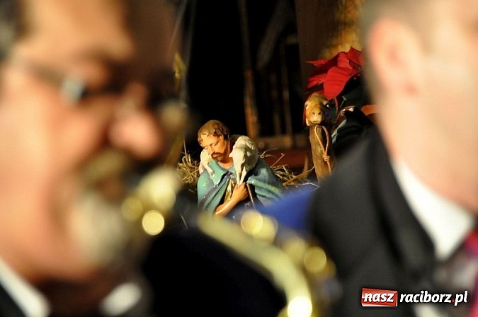 Zdjęcie w galerii na portalu naszraciborz.pl: Wspólne kolędowanie z orkiestrą Rafako wiadomości z regionu