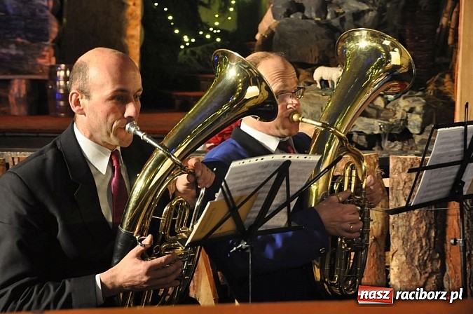 Zdjęcie w galerii na portalu naszraciborz.pl: Wspólne kolędowanie z orkiestrą Rafako wiadomości z regionu