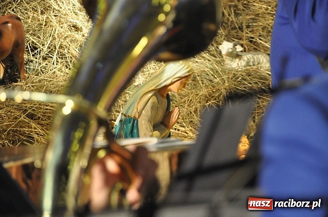 Zdjęcie w galerii na portalu naszraciborz.pl: Wspólne kolędowanie z orkiestrą Rafako wiadomości z regionu