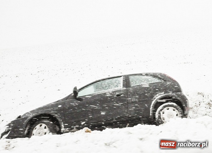 Zdjęcie w galerii na portalu naszraciborz.pl: Służby ratunkowe mają pełne ręce roboty. Pożar oraz kolizje na śliskich jezdniach wiadomości z regionu