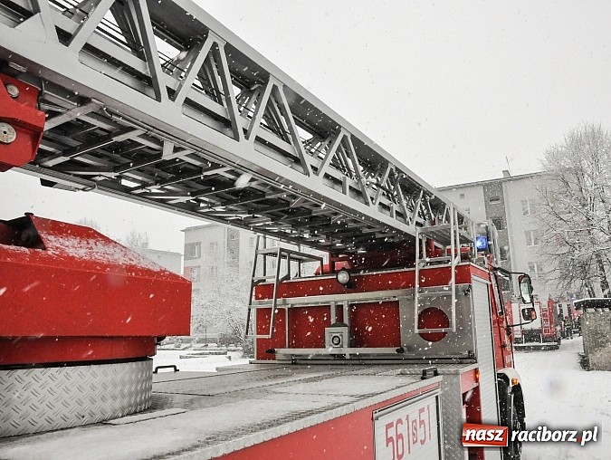 Zdjęcie w galerii na portalu naszraciborz.pl: Służby ratunkowe mają pełne ręce roboty. Pożar oraz kolizje na śliskich jezdniach wiadomości z regionu