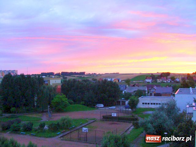 Zdjęcie w galerii na portalu naszraciborz.pl: Zachód słońca nad Mieszkiem wiadomości z regionu