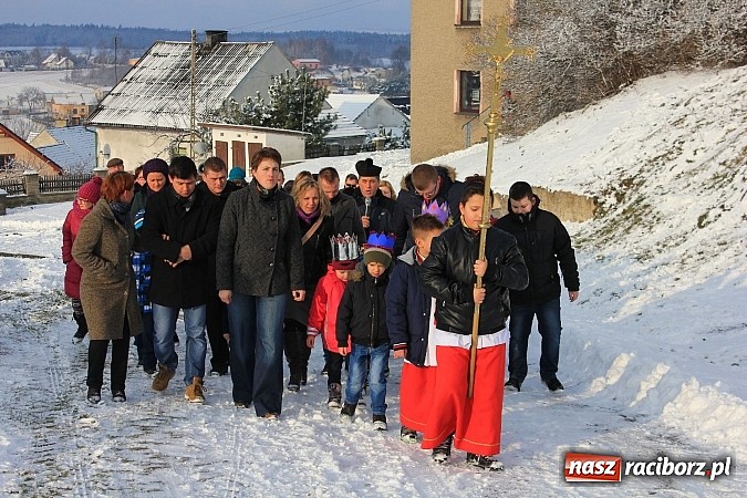 Zdjęcie w galerii na portalu naszraciborz.pl: W Kobyli powitano poczet Trzech Króli wiadomości z regionu