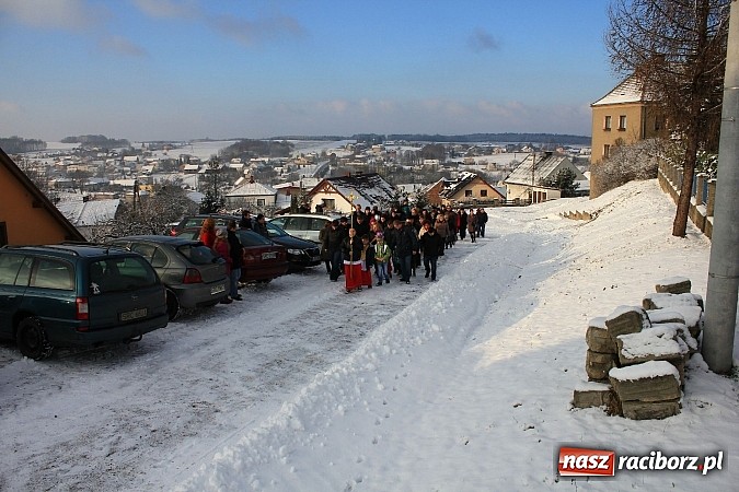 Zdjęcie w galerii na portalu naszraciborz.pl: W Kobyli powitano poczet Trzech Króli wiadomości z regionu