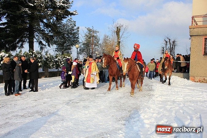 Zdjęcie w galerii na portalu naszraciborz.pl: W Kobyli powitano poczet Trzech Króli wiadomości z regionu