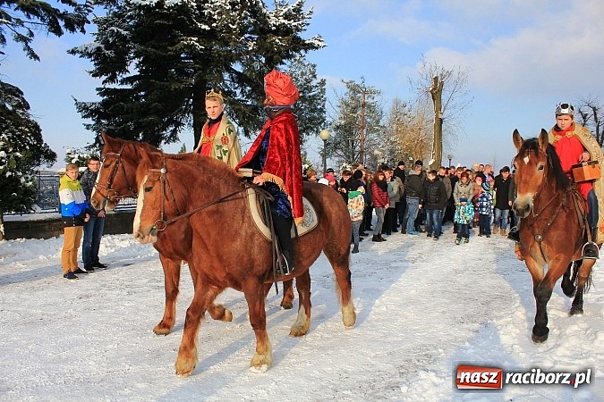 Zdjęcie w galerii na portalu naszraciborz.pl: W Kobyli powitano poczet Trzech Króli wiadomości z regionu