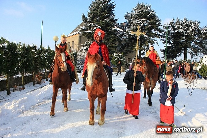 Zdjęcie w galerii na portalu naszraciborz.pl: W Kobyli powitano poczet Trzech Króli wiadomości z regionu