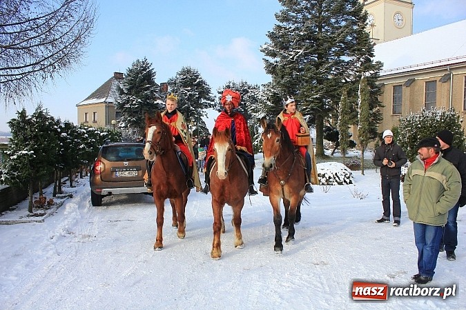 Zdjęcie w galerii na portalu naszraciborz.pl: W Kobyli powitano poczet Trzech Króli wiadomości z regionu