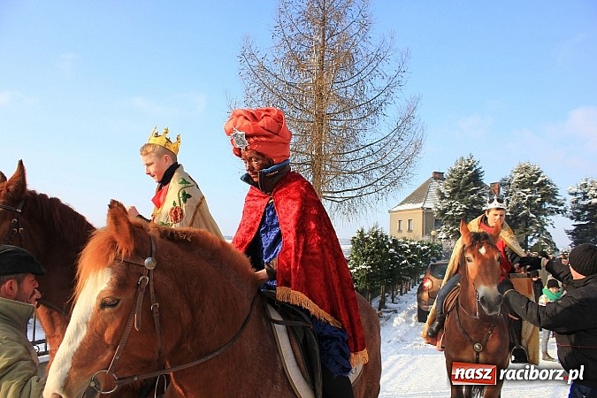 Zdjęcie w galerii na portalu naszraciborz.pl: W Kobyli powitano poczet Trzech Króli wiadomości z regionu