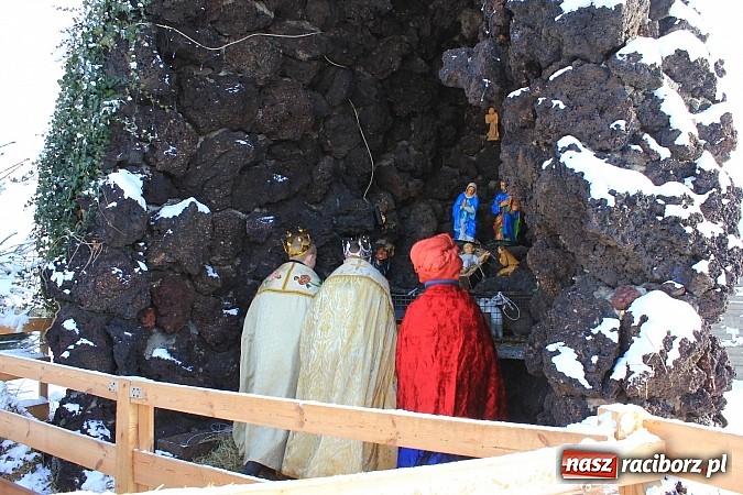 Zdjęcie w galerii na portalu naszraciborz.pl: W Kobyli powitano poczet Trzech Króli wiadomości z regionu