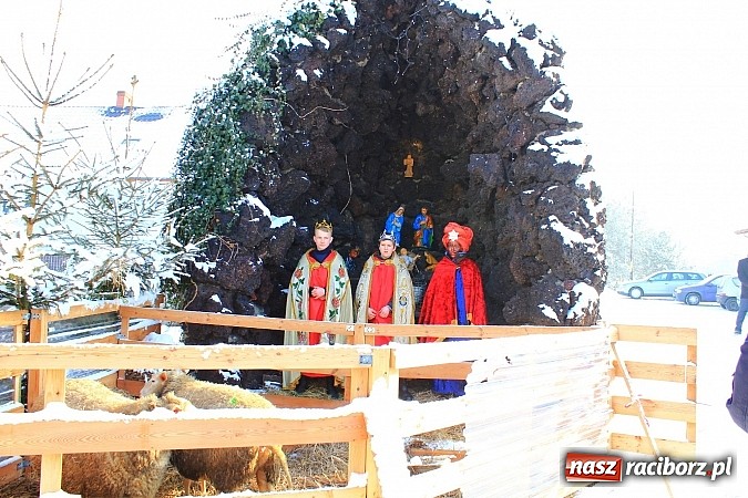 Zdjęcie w galerii na portalu naszraciborz.pl: W Kobyli powitano poczet Trzech Króli wiadomości z regionu