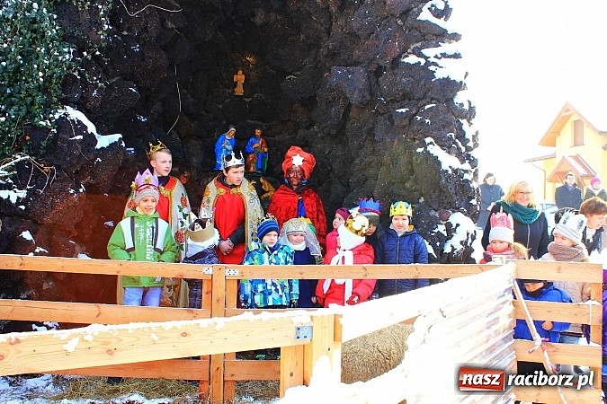 Zdjęcie w galerii na portalu naszraciborz.pl: W Kobyli powitano poczet Trzech Króli wiadomości z regionu