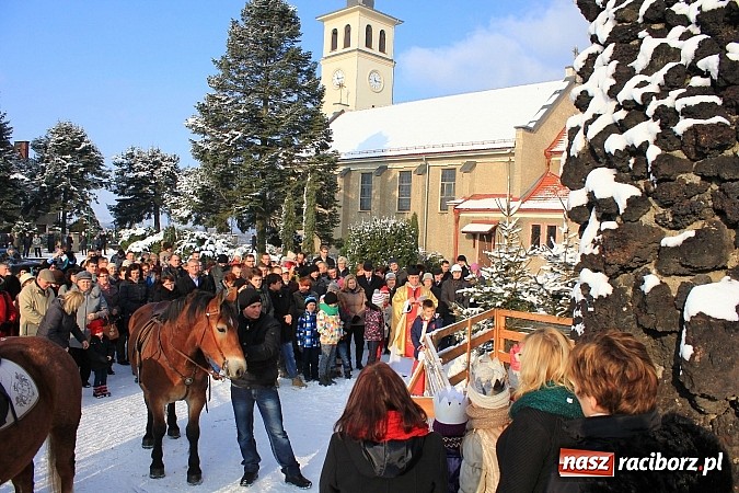 Zdjęcie w galerii na portalu naszraciborz.pl: W Kobyli powitano poczet Trzech Króli wiadomości z regionu