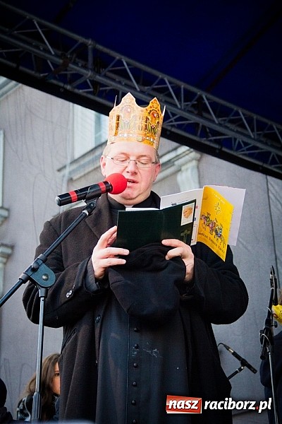 Zdjęcie w galerii na portalu naszraciborz.pl: I Raciborski Orszak Trzech Króli. Setki wiernych przeszło ze Starej Wsi na Rynek. WIDEO wiadomości z regionu