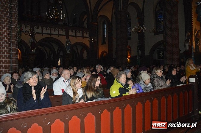 Zdjęcie w galerii na portalu naszraciborz.pl: Kolędowanie z Jackiem Silskim w Kuźni Raciborskiej wiadomości z regionu