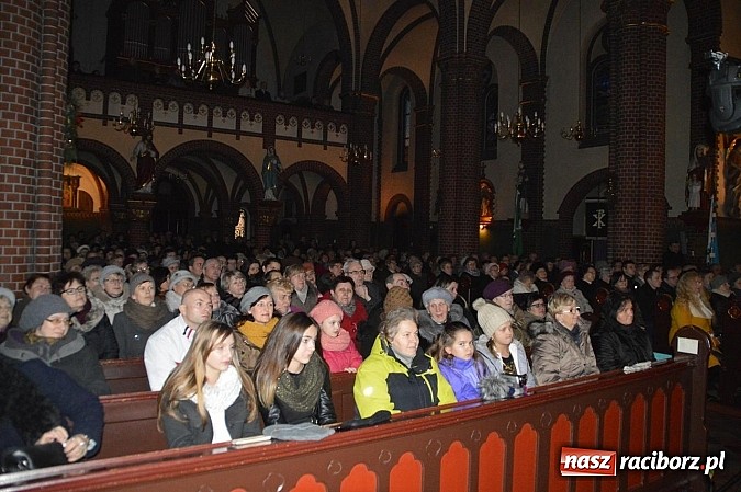 Zdjęcie w galerii na portalu naszraciborz.pl: Kolędowanie z Jackiem Silskim w Kuźni Raciborskiej wiadomości z regionu