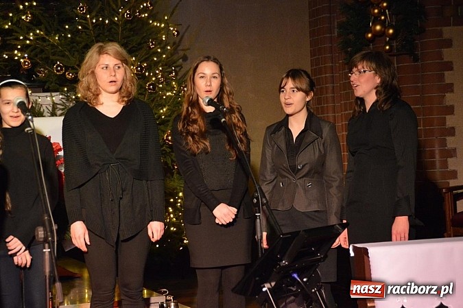 Zdjęcie w galerii na portalu naszraciborz.pl: Kolędowanie z Jackiem Silskim w Kuźni Raciborskiej wiadomości z regionu