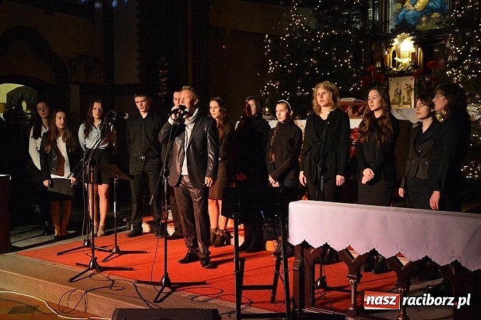 Zdjęcie w galerii na portalu naszraciborz.pl: Kolędowanie z Jackiem Silskim w Kuźni Raciborskiej wiadomości z regionu