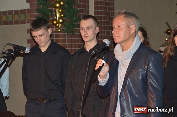 Zdjęcie w galerii na portalu naszraciborz.pl: Kolędowanie z Jackiem Silskim w Kuźni Raciborskiej wiadomości z regionu