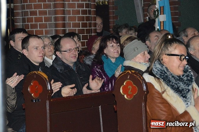 Zdjęcie w galerii na portalu naszraciborz.pl: Kolędowanie z Jackiem Silskim w Kuźni Raciborskiej wiadomości z regionu