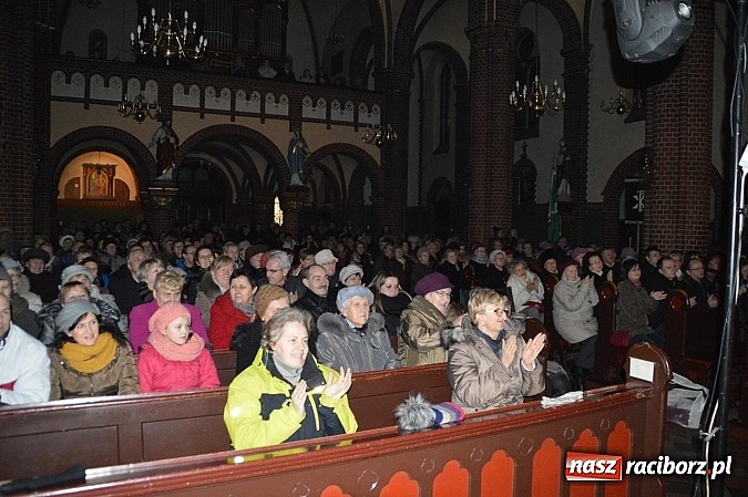 Zdjęcie w galerii na portalu naszraciborz.pl: Kolędowanie z Jackiem Silskim w Kuźni Raciborskiej wiadomości z regionu