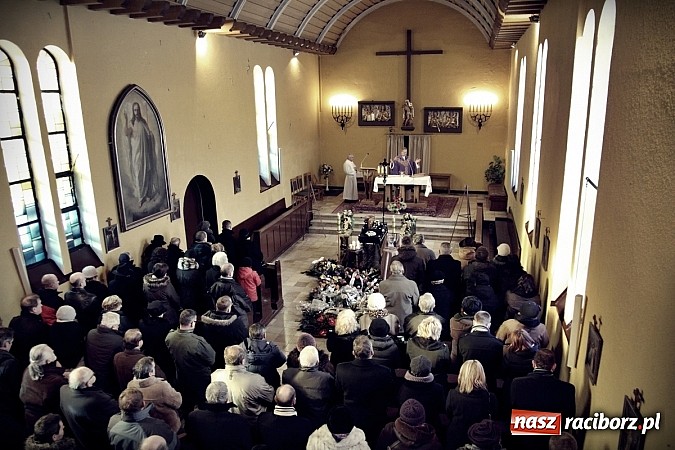 Zdjęcie w galerii na portalu naszraciborz.pl: Na cmentarzu Jeruzalem pożegnano Władysława Płonkę wiadomości z regionu