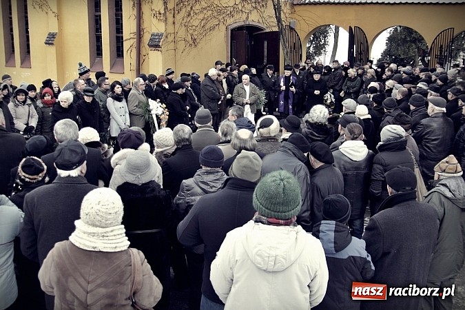 Zdjęcie w galerii na portalu naszraciborz.pl: Na cmentarzu Jeruzalem pożegnano Władysława Płonkę wiadomości z regionu
