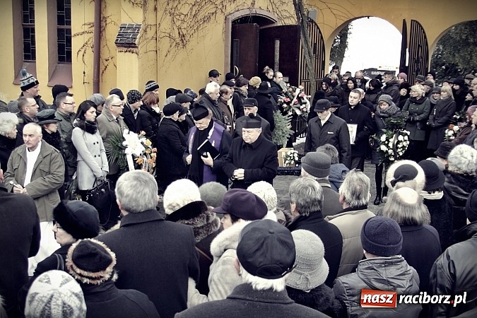 Zdjęcie w galerii na portalu naszraciborz.pl: Na cmentarzu Jeruzalem pożegnano Władysława Płonkę wiadomości z regionu