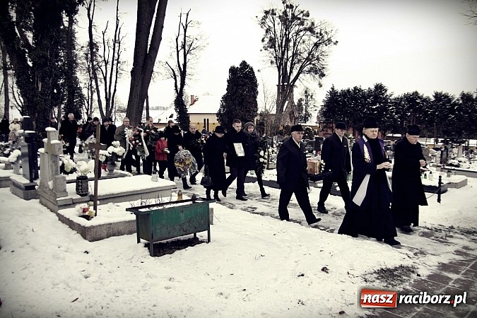 Zdjęcie w galerii na portalu naszraciborz.pl: Na cmentarzu Jeruzalem pożegnano Władysława Płonkę wiadomości z regionu