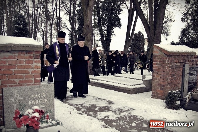 Zdjęcie w galerii na portalu naszraciborz.pl: Na cmentarzu Jeruzalem pożegnano Władysława Płonkę wiadomości z regionu