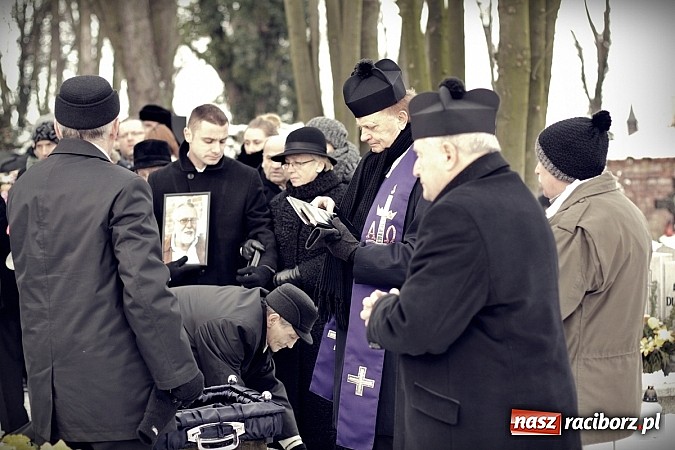 Zdjęcie w galerii na portalu naszraciborz.pl: Na cmentarzu Jeruzalem pożegnano Władysława Płonkę wiadomości z regionu