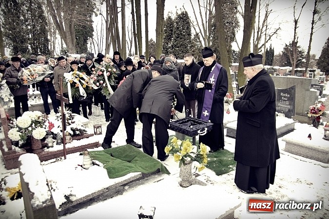 Zdjęcie w galerii na portalu naszraciborz.pl: Na cmentarzu Jeruzalem pożegnano Władysława Płonkę wiadomości z regionu