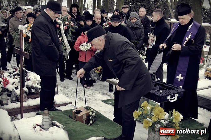 Zdjęcie w galerii na portalu naszraciborz.pl: Na cmentarzu Jeruzalem pożegnano Władysława Płonkę wiadomości z regionu