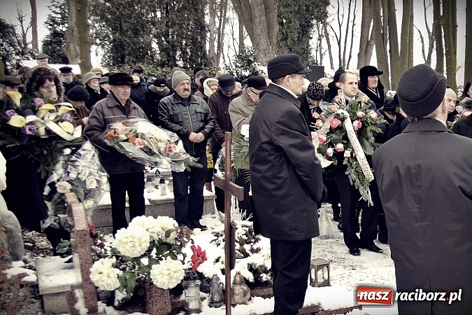 Zdjęcie w galerii na portalu naszraciborz.pl: Na cmentarzu Jeruzalem pożegnano Władysława Płonkę wiadomości z regionu