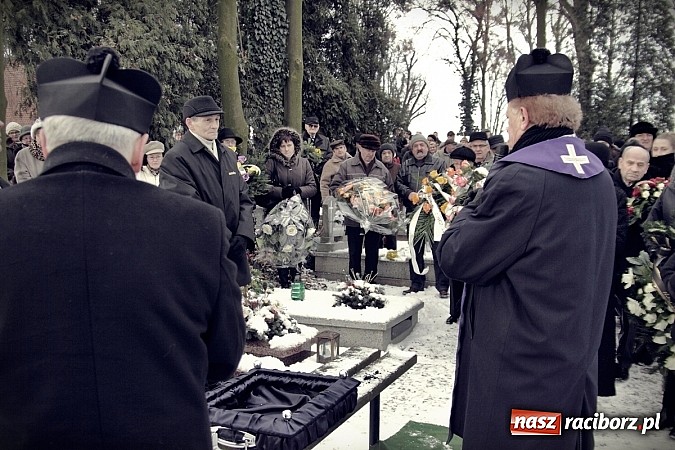 Zdjęcie w galerii na portalu naszraciborz.pl: Na cmentarzu Jeruzalem pożegnano Władysława Płonkę wiadomości z regionu