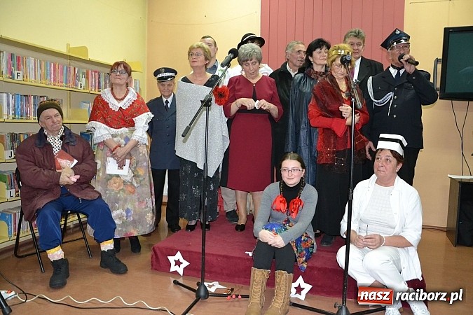 Zdjęcie w galerii na portalu naszraciborz.pl: Artyści zamkowego teatru wystąpili w Bibliotece  wiadomości z regionu