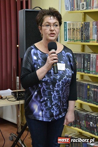 Zdjęcie w galerii na portalu naszraciborz.pl: Artyści zamkowego teatru wystąpili w Bibliotece  wiadomości z regionu