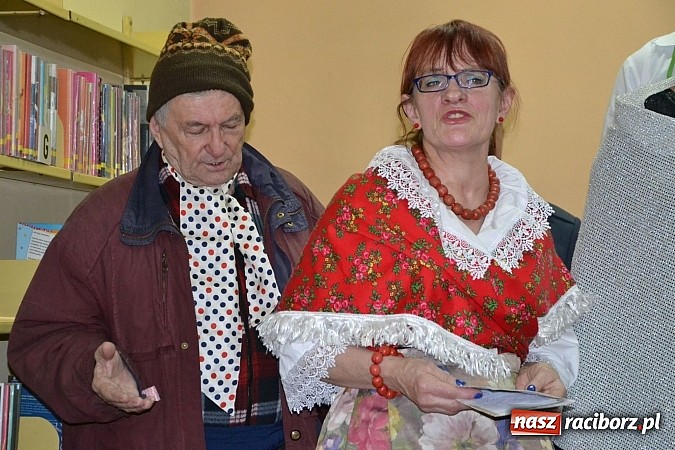 Zdjęcie w galerii na portalu naszraciborz.pl: Artyści zamkowego teatru wystąpili w Bibliotece  wiadomości z regionu