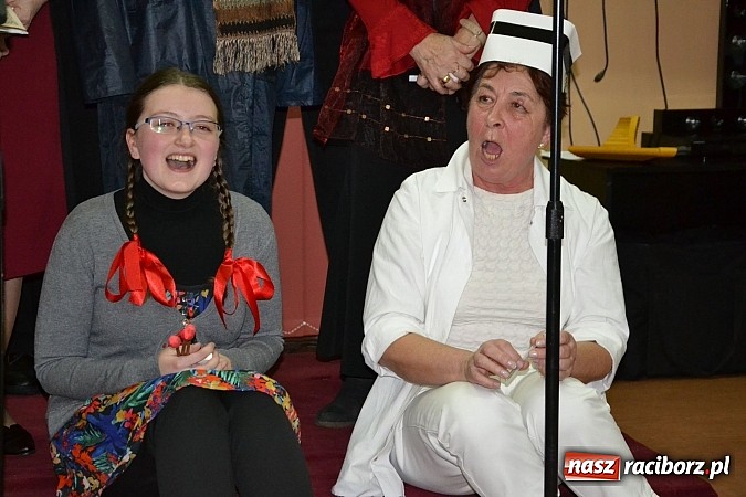 Zdjęcie w galerii na portalu naszraciborz.pl: Artyści zamkowego teatru wystąpili w Bibliotece  wiadomości z regionu