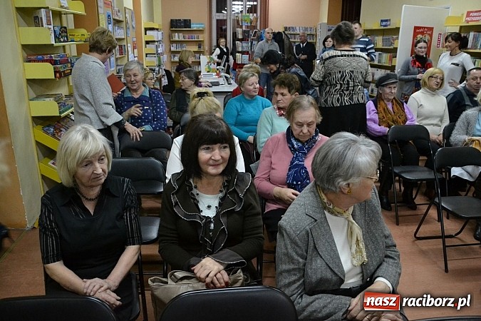 Zdjęcie w galerii na portalu naszraciborz.pl: Artyści zamkowego teatru wystąpili w Bibliotece  wiadomości z regionu