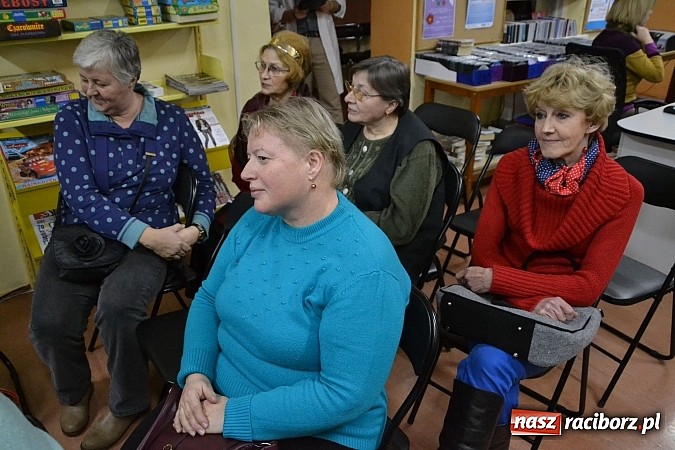 Zdjęcie w galerii na portalu naszraciborz.pl: Artyści zamkowego teatru wystąpili w Bibliotece  wiadomości z regionu