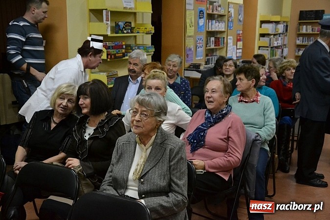 Zdjęcie w galerii na portalu naszraciborz.pl: Artyści zamkowego teatru wystąpili w Bibliotece  wiadomości z regionu