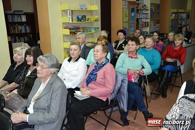 Zdjęcie w galerii na portalu naszraciborz.pl: Artyści zamkowego teatru wystąpili w Bibliotece  wiadomości z regionu