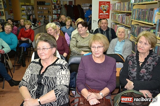Zdjęcie w galerii na portalu naszraciborz.pl: Artyści zamkowego teatru wystąpili w Bibliotece  wiadomości z regionu