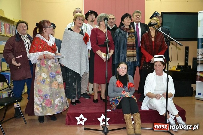 Zdjęcie w galerii na portalu naszraciborz.pl: Artyści zamkowego teatru wystąpili w Bibliotece  wiadomości z regionu