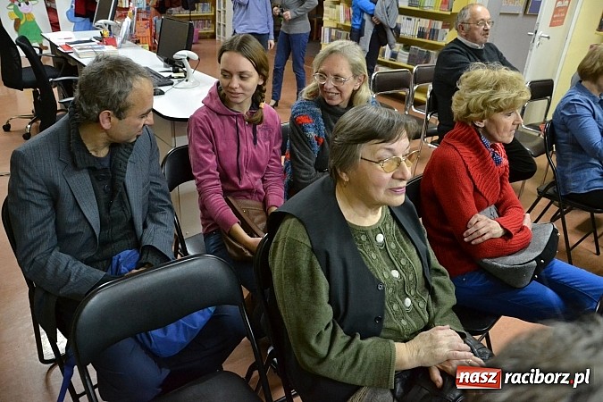 Zdjęcie w galerii na portalu naszraciborz.pl: Artyści zamkowego teatru wystąpili w Bibliotece  wiadomości z regionu